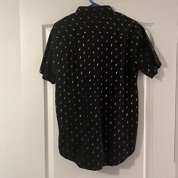 MENS STYLISH BUTTON DOWN SIZE LARGE - Picture 4 of 4